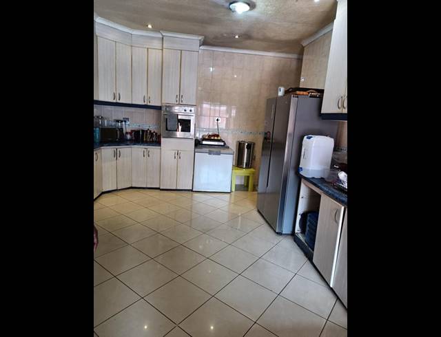 6 BEDROOM HOUSE FOR SALE IN NEW MODDER